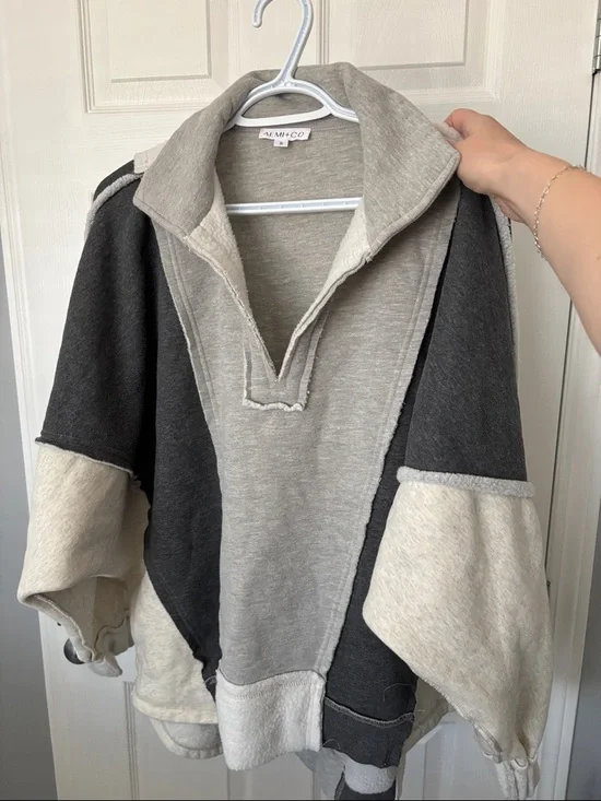 Aemi + Co Oversized Colourblock Pullover Sweater in Gray - Picture 1 of 4